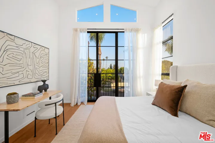 745 Sunset Avenue, Venice, California 90291
