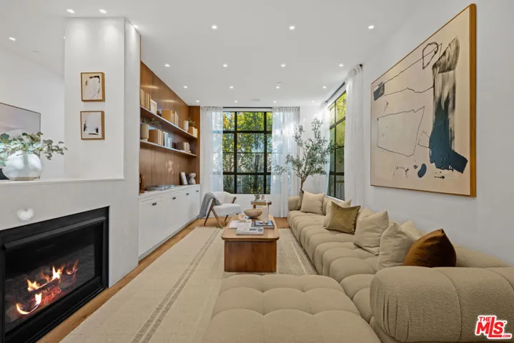 745 Sunset Avenue, Venice, California 90291