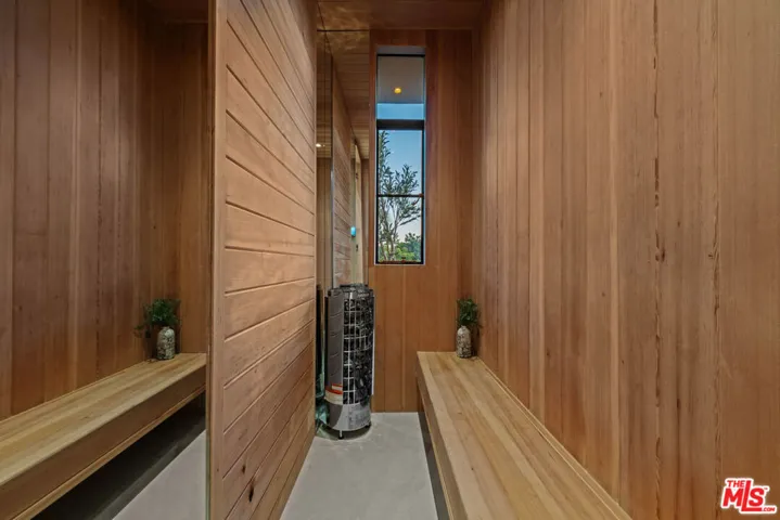 745 Sunset Avenue, Venice, California 90291