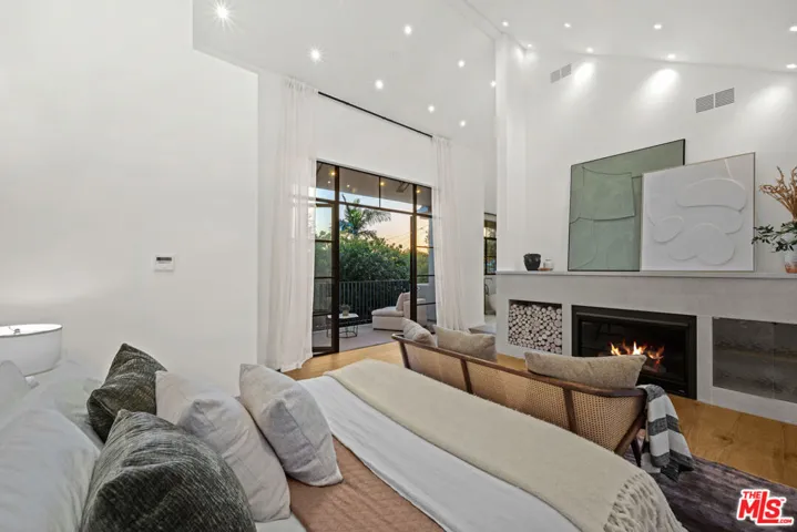 745 Sunset Avenue, Venice, California 90291
