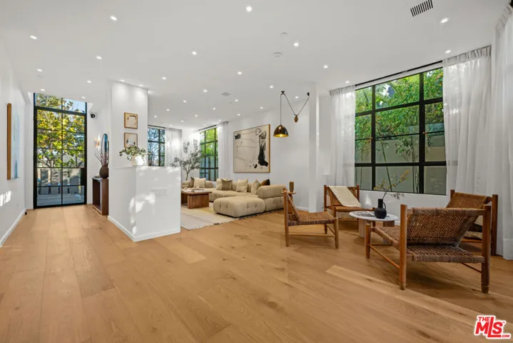745 Sunset Avenue, Venice, California 90291