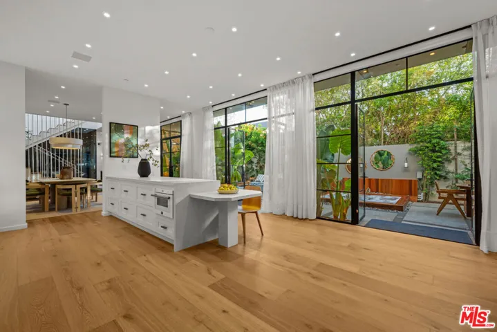 745 Sunset Avenue, Venice, California 90291