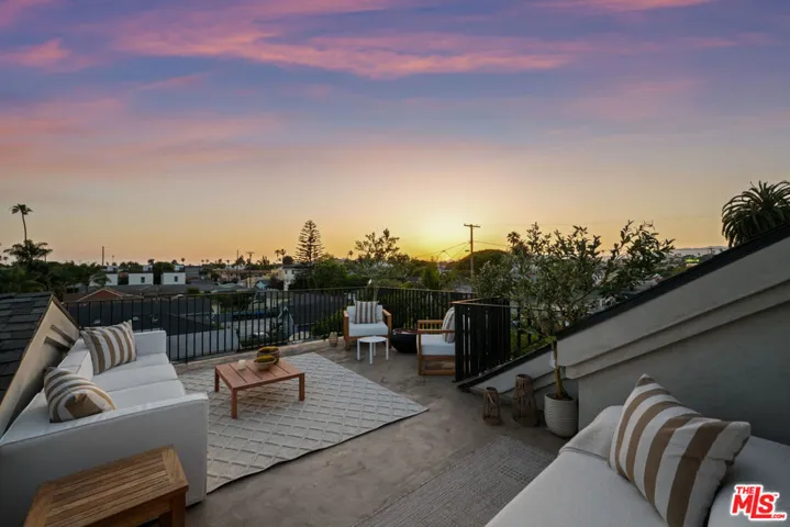 745 Sunset Avenue, Venice, California 90291