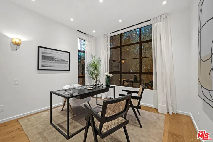 745 Sunset Avenue, Venice, California 90291