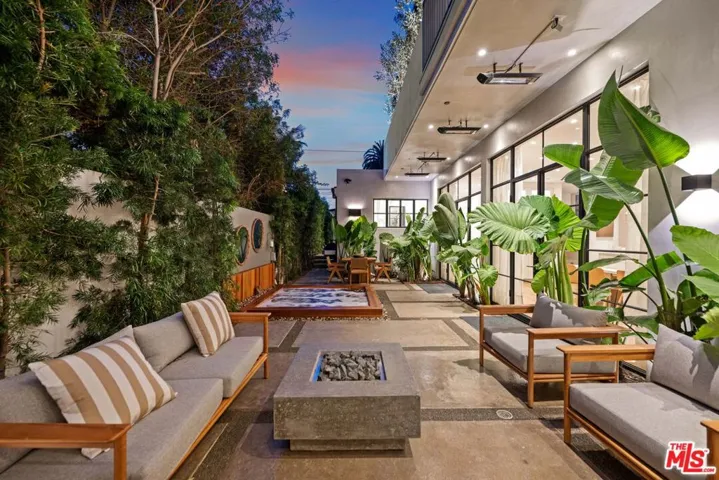 745 Sunset Avenue, Venice, California 90291