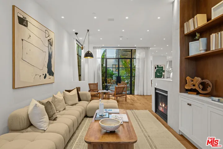 745 Sunset Avenue, Venice, California 90291
