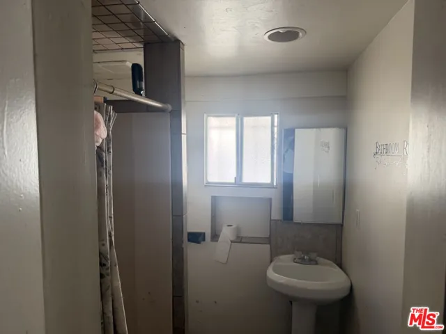 213 W 83rd Street, Los Angeles, California 90003