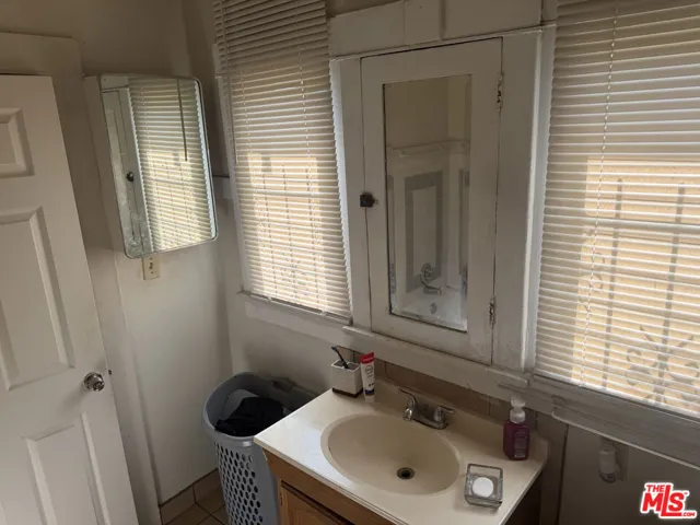213 W 83rd Street, Los Angeles, California 90003