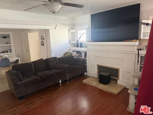 213 W 83rd Street, Los Angeles, California 90003