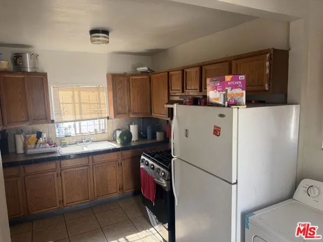 213 W 83rd Street, Los Angeles, California 90003