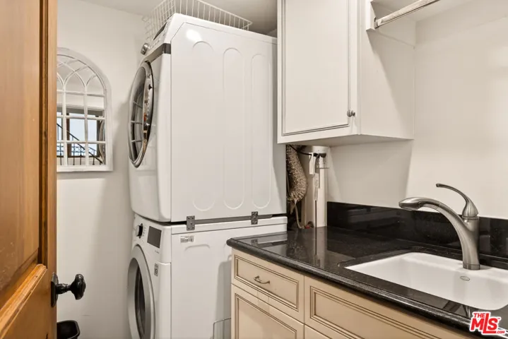 17 Privateer Street, Marina Del Rey, California 90292