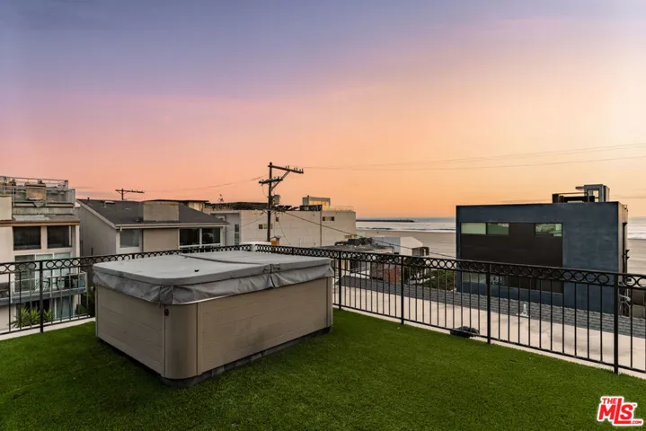 17 Privateer Street, Marina Del Rey, California 90292