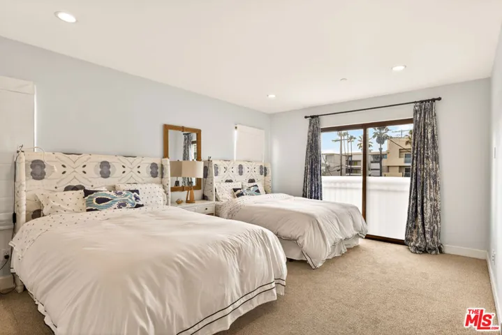 17 Privateer Street, Marina Del Rey, California 90292