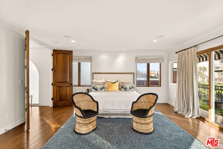 17 Privateer Street, Marina Del Rey, California 90292
