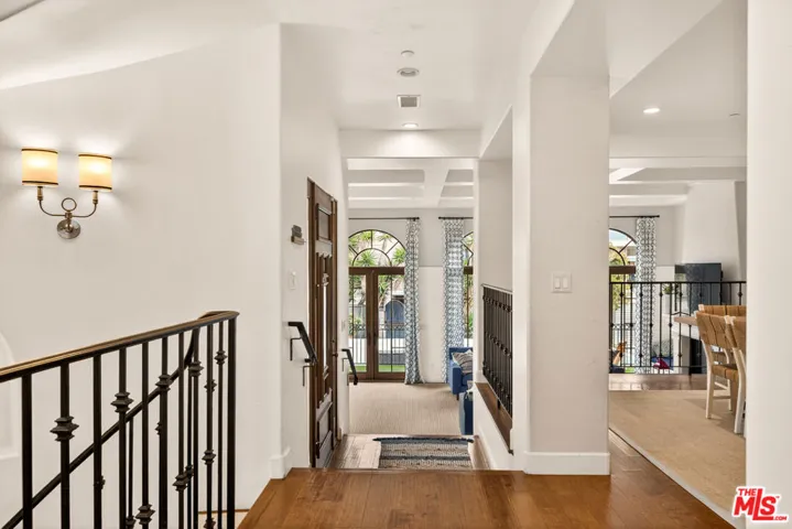 17 Privateer Street, Marina Del Rey, California 90292