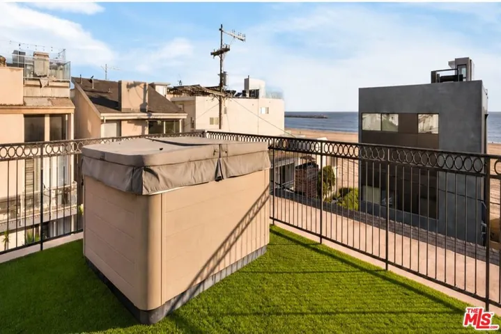 17 Privateer Street, Marina Del Rey, California 90292