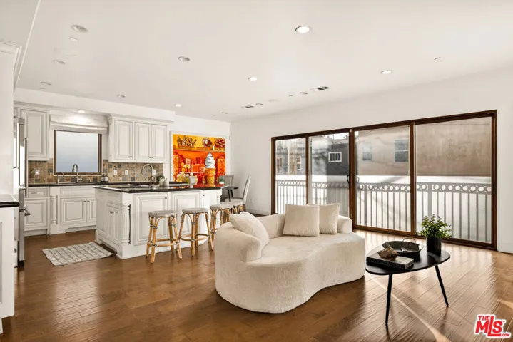 17 Privateer Street, Marina Del Rey, California 90292