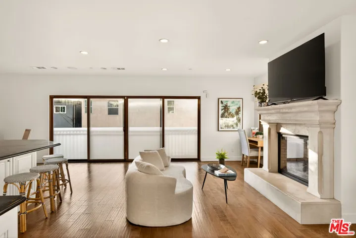17 Privateer Street, Marina Del Rey, California 90292