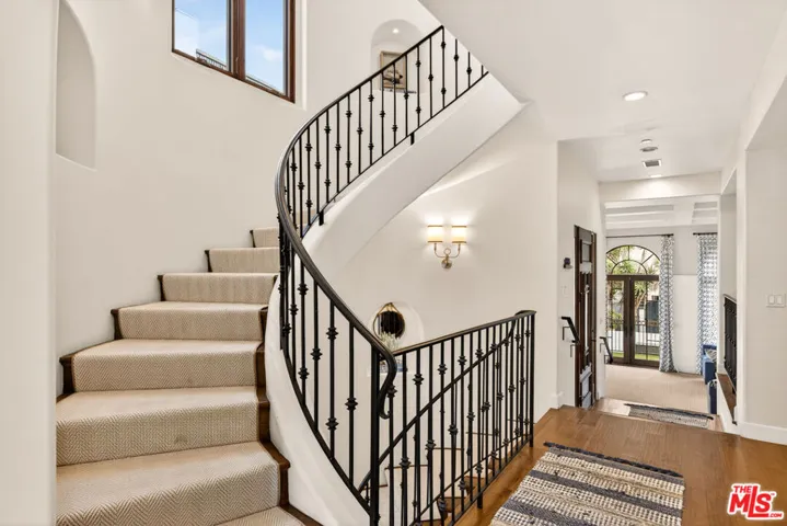 17 Privateer Street, Marina Del Rey, California 90292