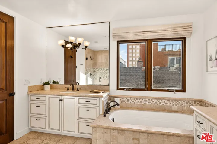 17 Privateer Street, Marina Del Rey, California 90292