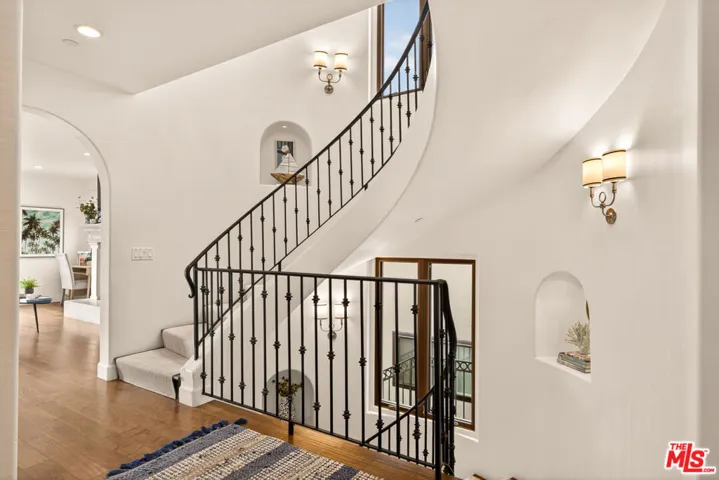 17 Privateer Street, Marina Del Rey, California 90292
