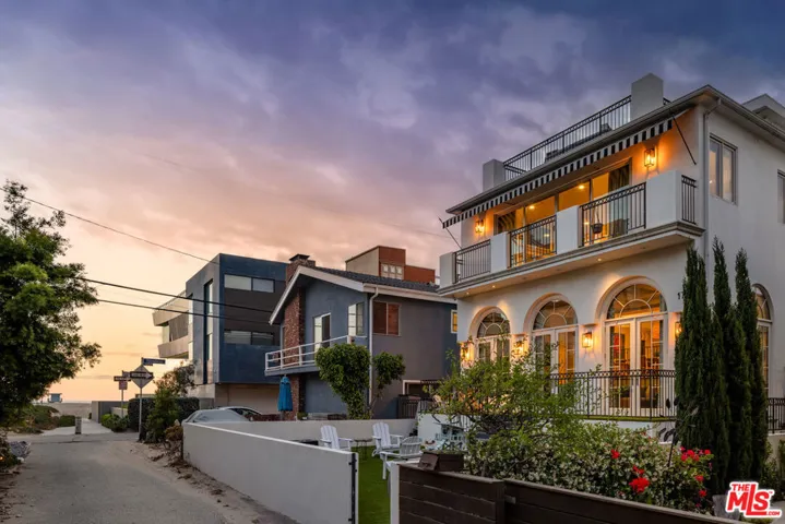 17 Privateer Street, Marina Del Rey, California 90292