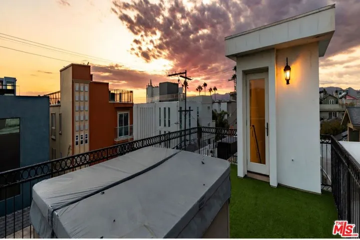 17 Privateer Street, Marina Del Rey, California 90292