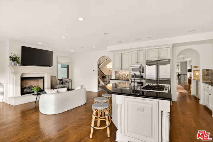 17 Privateer Street, Marina Del Rey, California 90292