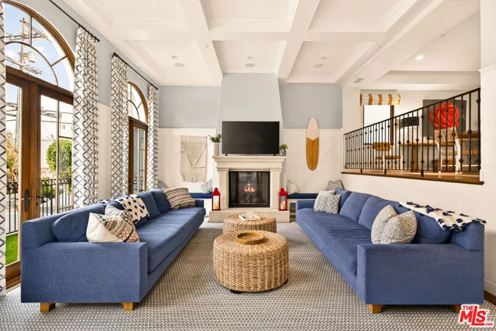 17 Privateer Street, Marina Del Rey, California 90292