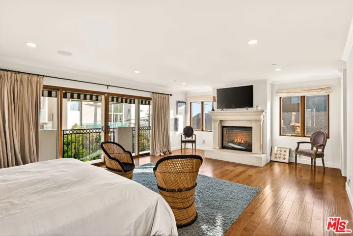 17 Privateer Street, Marina Del Rey, California 90292