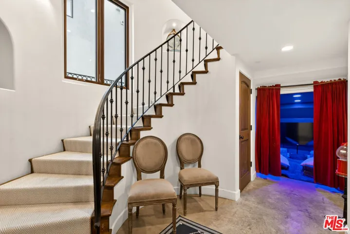 17 Privateer Street, Marina Del Rey, California 90292