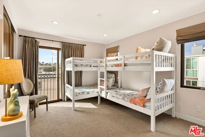 17 Privateer Street, Marina Del Rey, California 90292