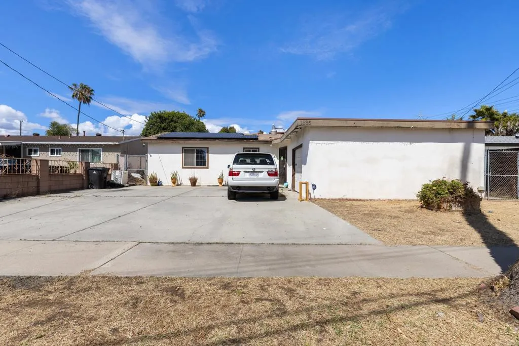 1385 Melrose