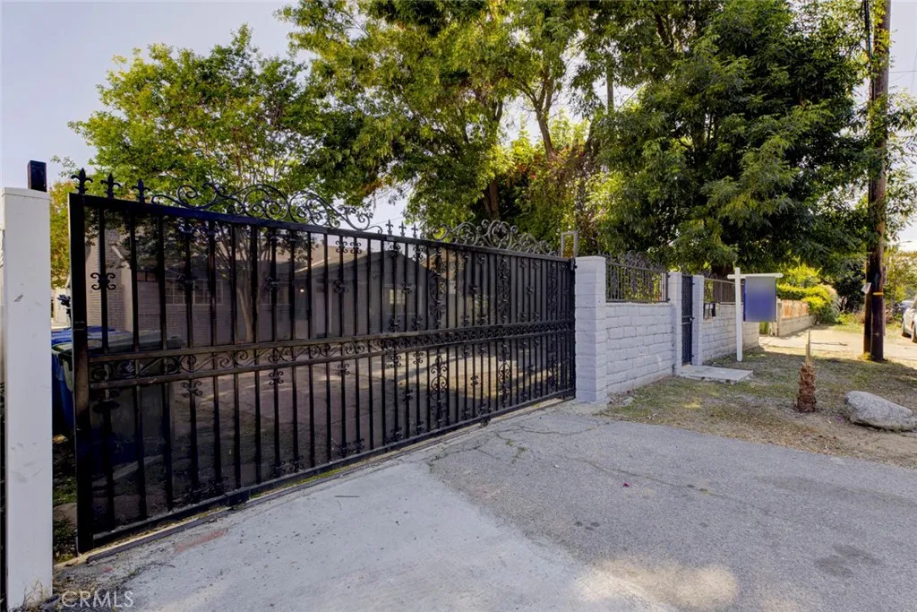 14918 Wyandotte, Van Nuys, California 91405 — photo 4