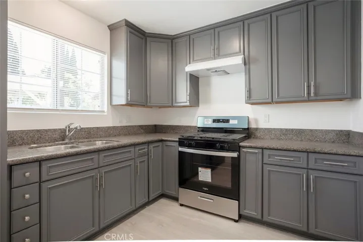 Rear downstairs unit kitchen