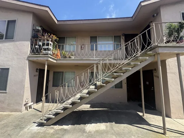 3035 Macaulay, San Diego, California 92106