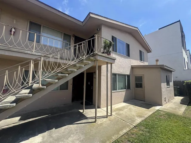 3035 Macaulay, San Diego, California 92106
