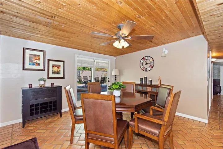 09-Dining Room