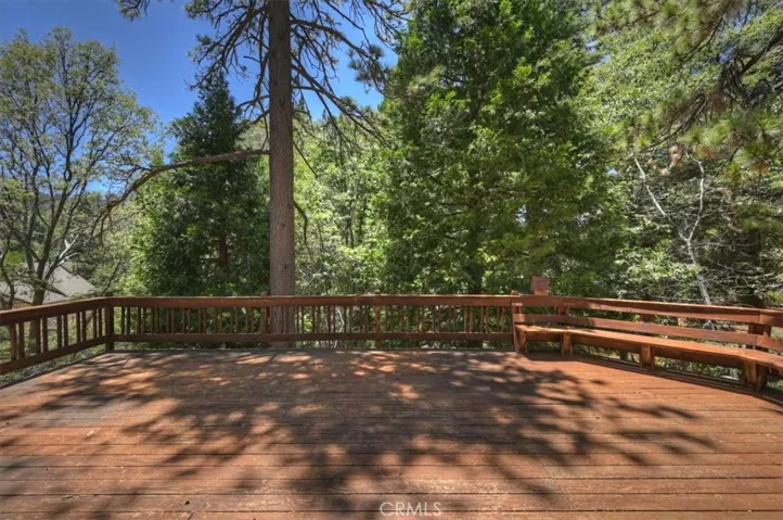 Large Deck to enjoy the lush tree setting
