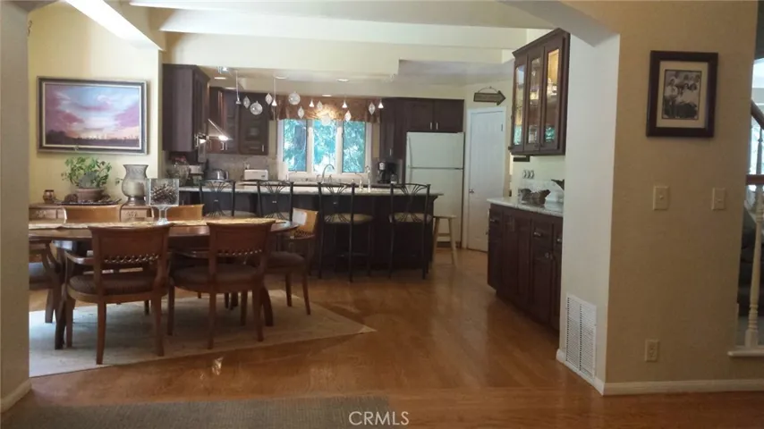 Dining & Kitchen