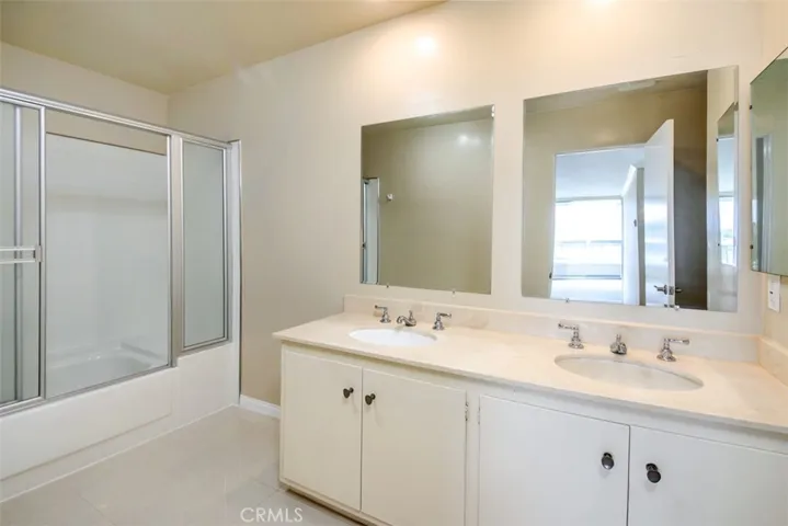 Principal bathroom