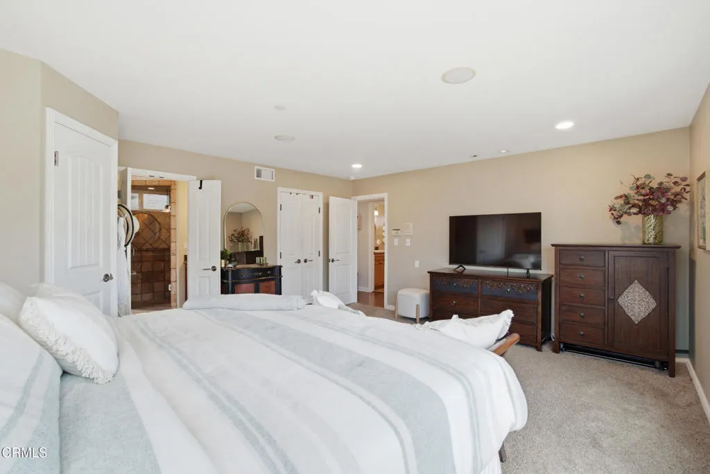 37_bedroom