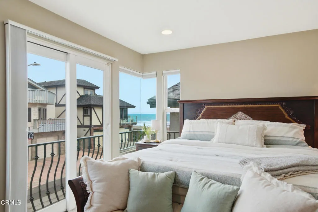 35_bedroom view
