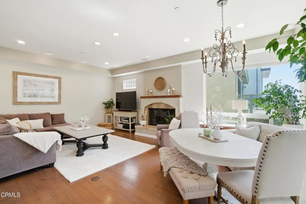 32_dining area
