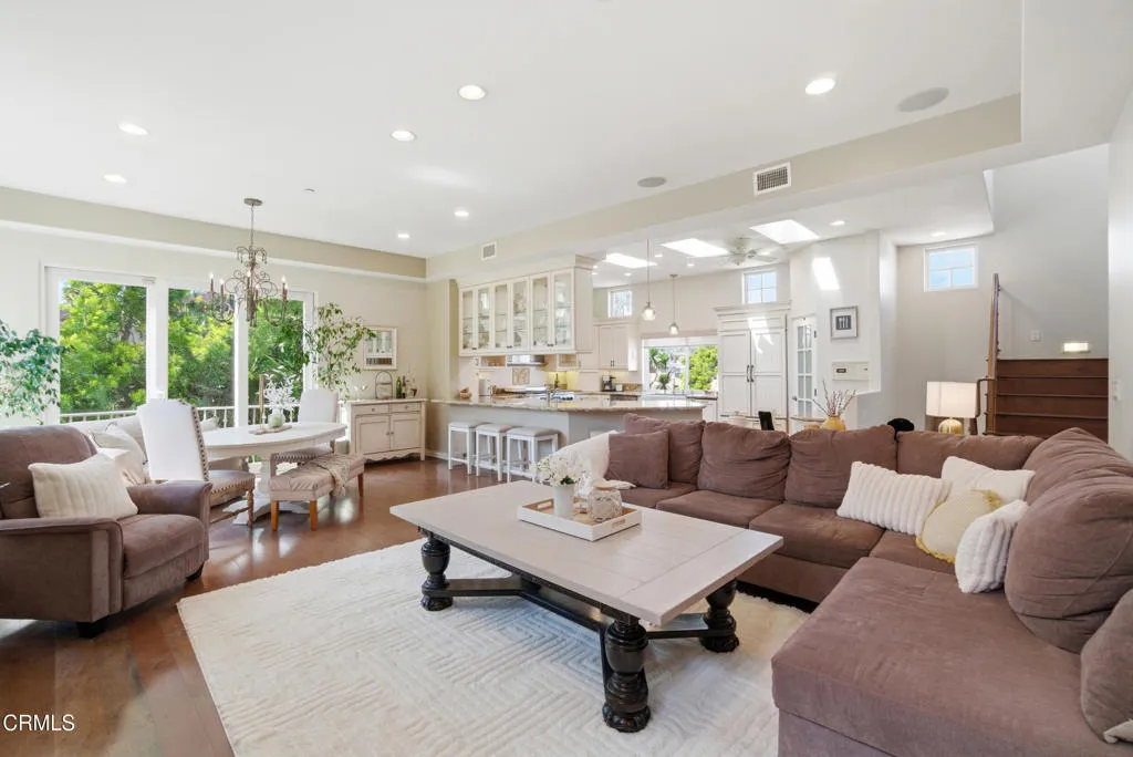 30_living room