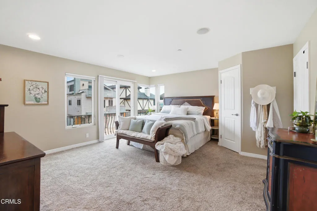 34_bedroom
