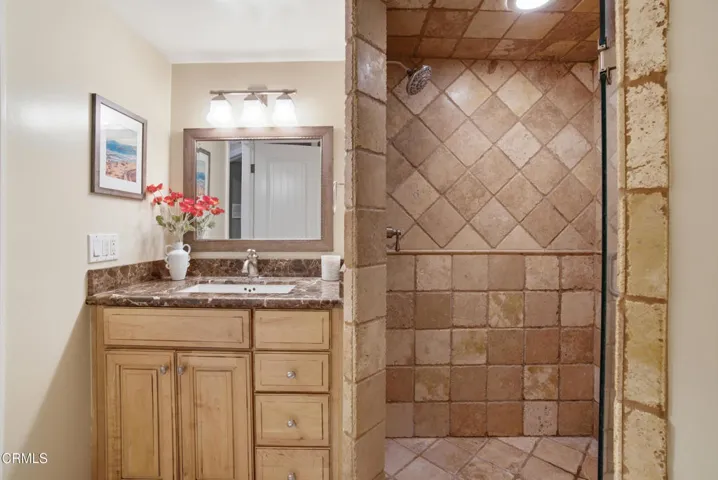 12_bathroom