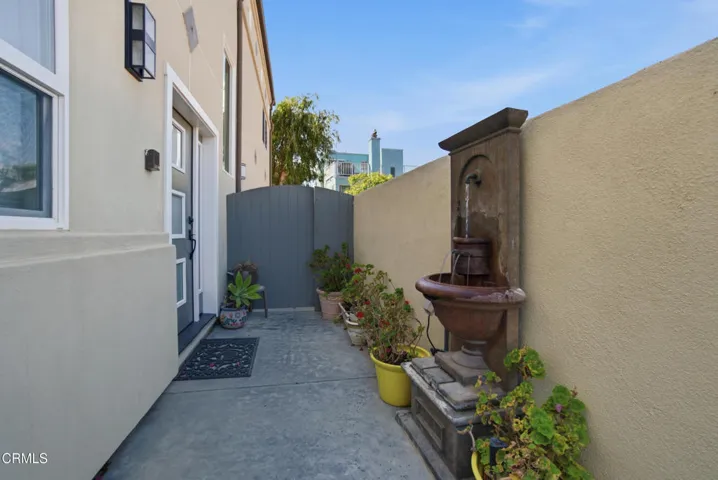 5_exterior entry
