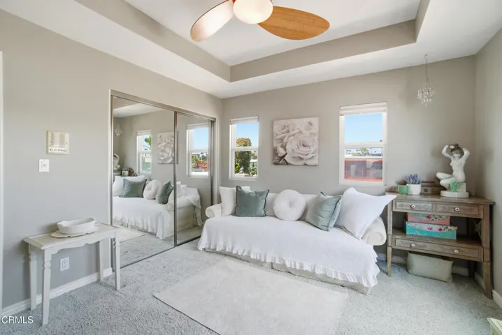 44_bedroom