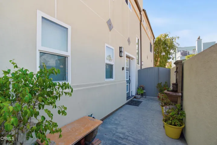 4_exterior entry